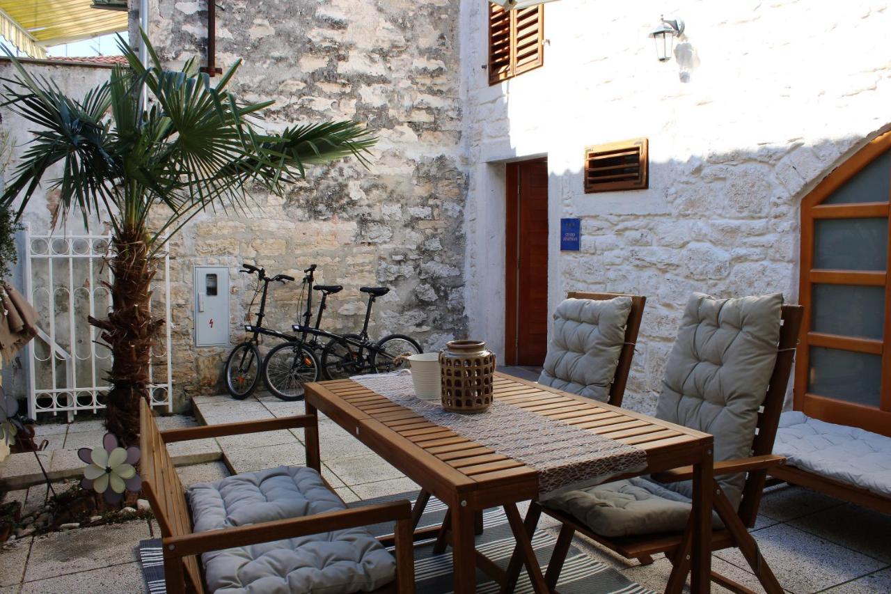 Joseph'S Yard Apartment Rovinj Exterior photo